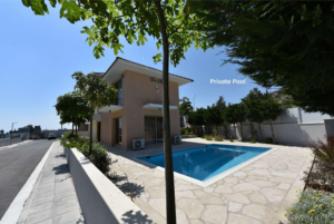 Luxury villa for sale in Pyrgos