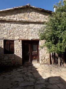 House for sale in Lofou