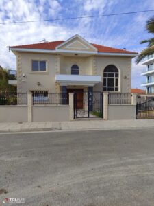 4 bedroom house for sale in Tourist area