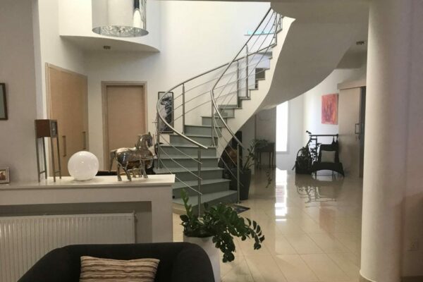 VILLA IN RESIDENTIAL