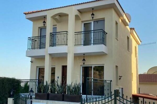 4 bedroom house in Mouttagiaka