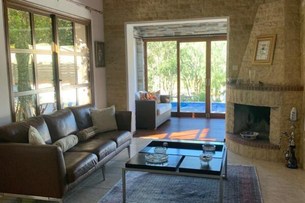 4-bedroom Villa in Laneia