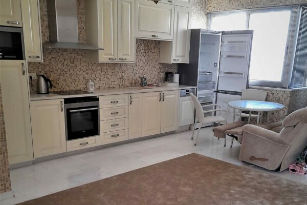 3-BEDROOM APARTMENT BY THE SEA