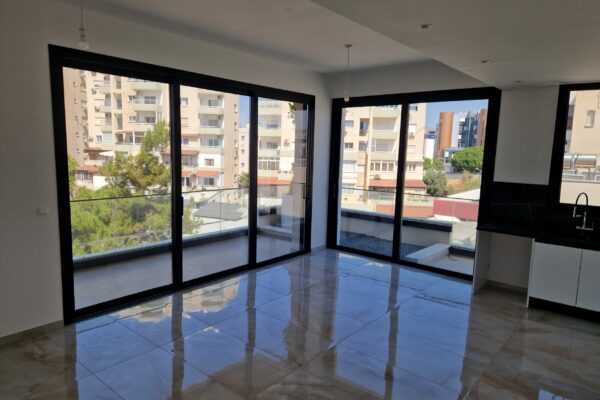 2 Bedroom Apartment with Roof Garden for Sale, Mesa Geitonia (Ajax Hotel area), Limassol